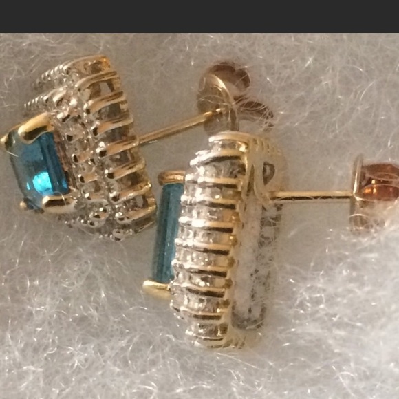 10k gold diamond earrings. Final discount